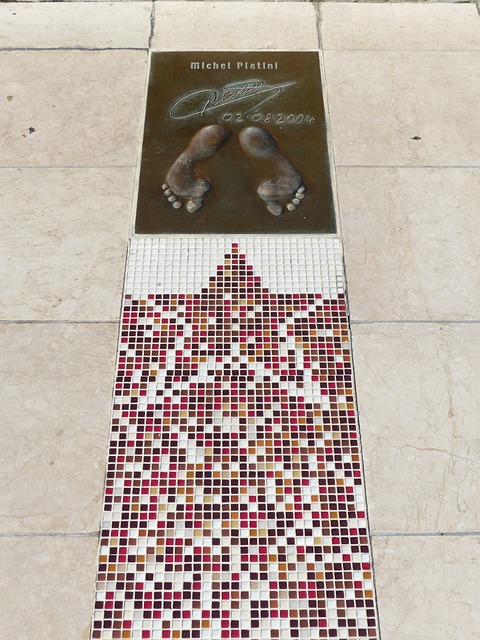 尤其是年轻 尤其是年轻